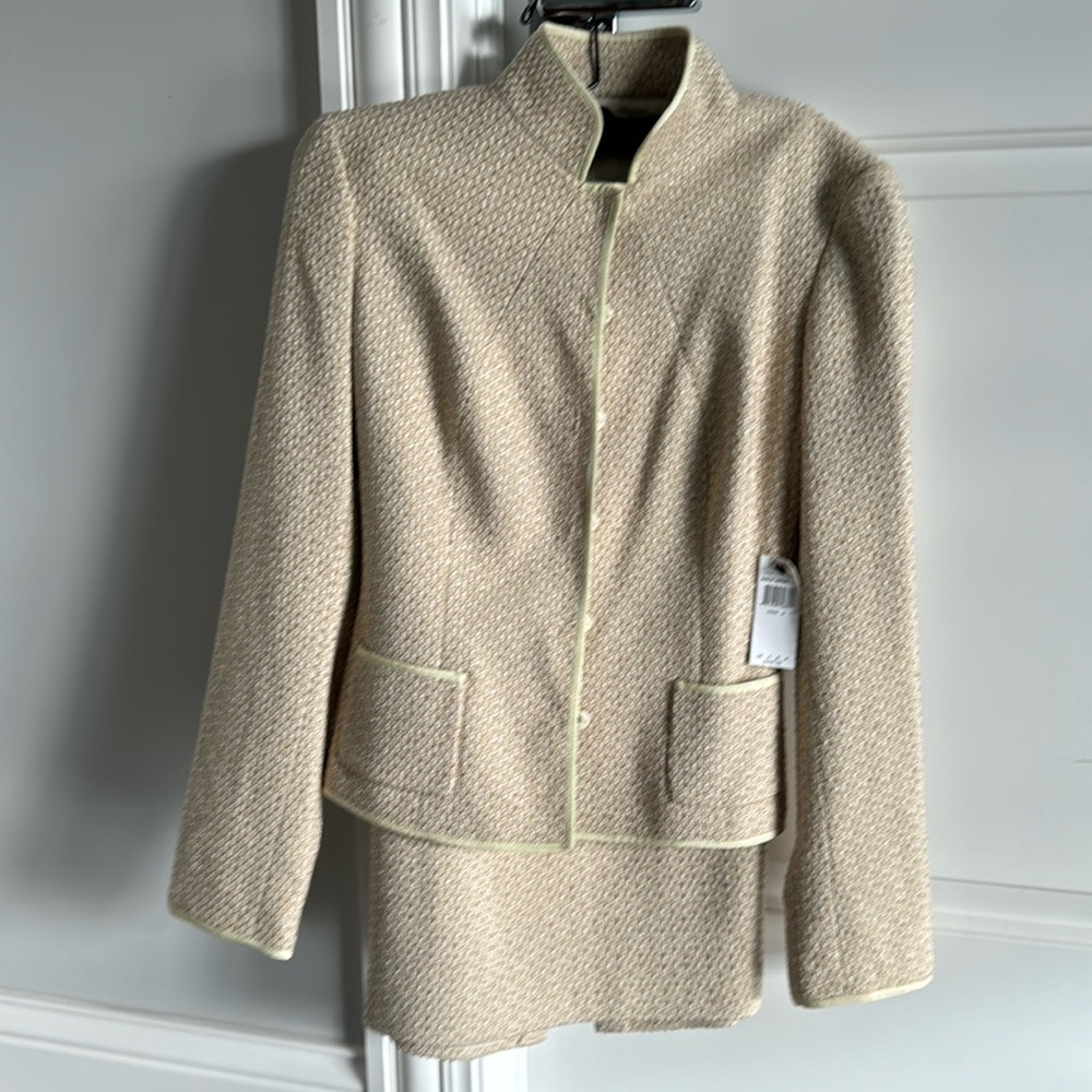 Tahari 2 piece suit